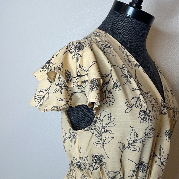 Sweet Rain Yellow Floral Faux Wrap Peplum Blouse Size Small - Picture 5 of 6
